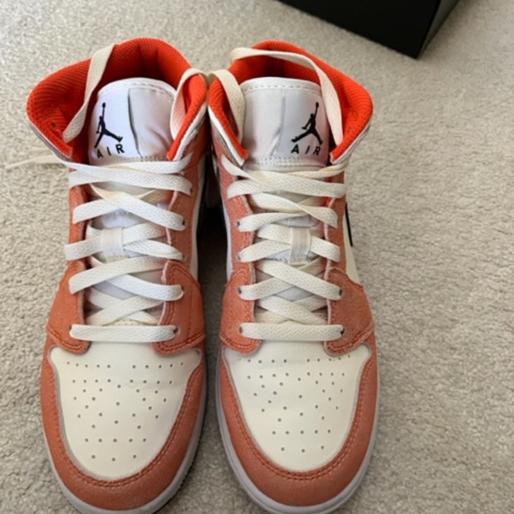 BRAND NEW Nike Air Jordan 1 mid - peach/orange - Picture 3 of 9